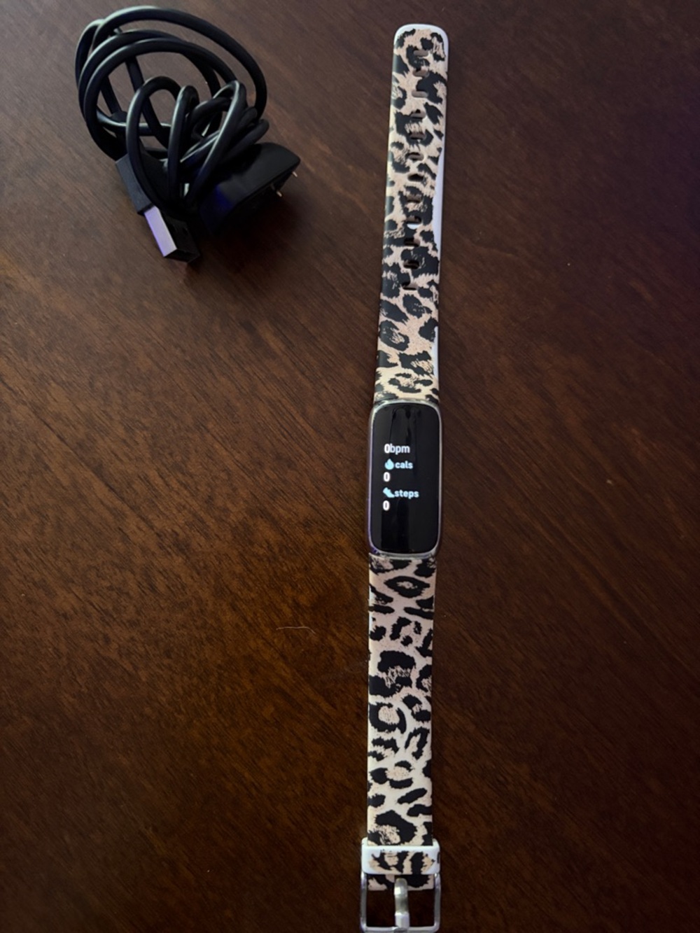 Fitbit Luxe fitness tracker watch - Picture 2 of 4